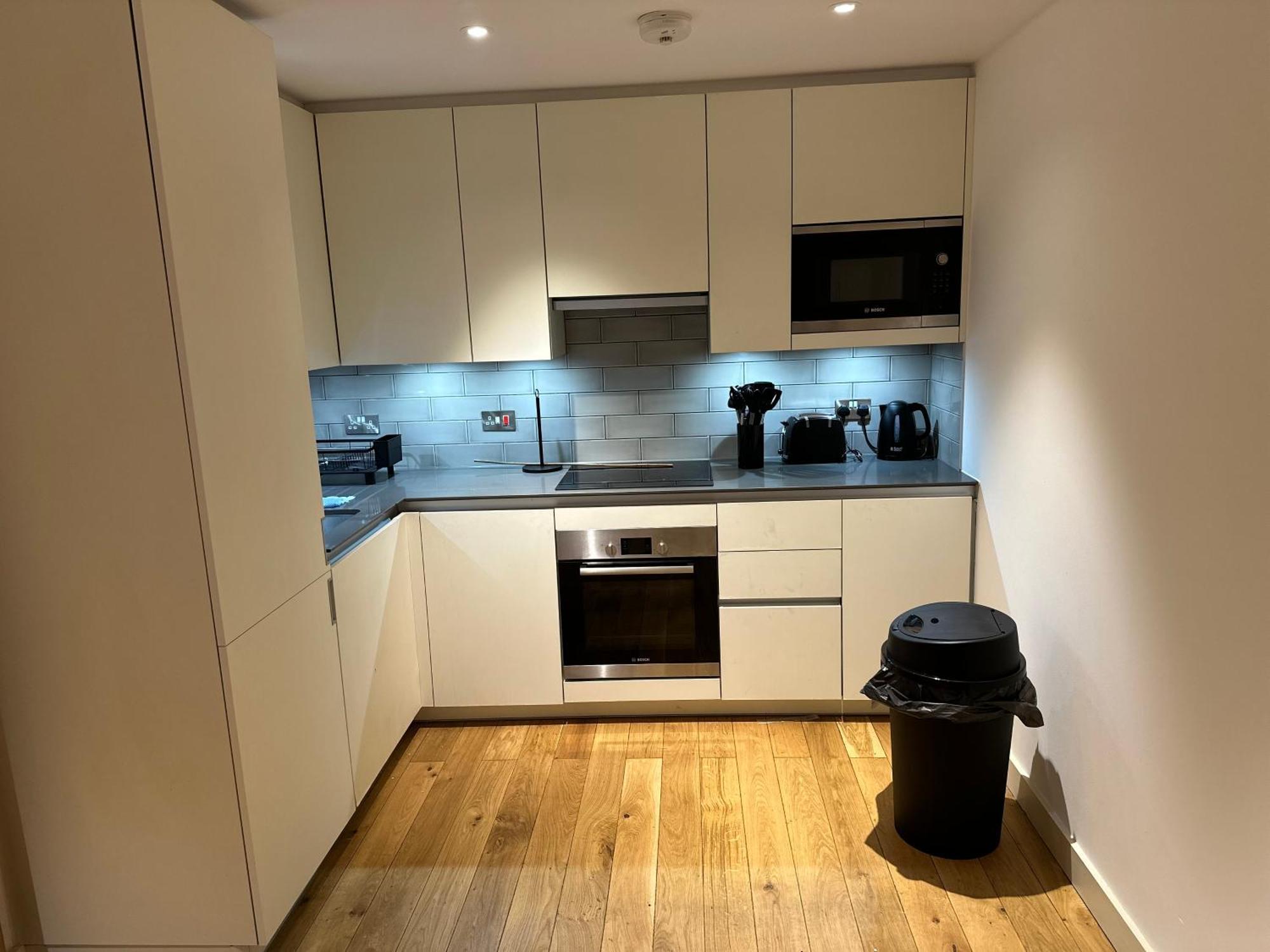 Stunning 1 Bedroom Appartement *